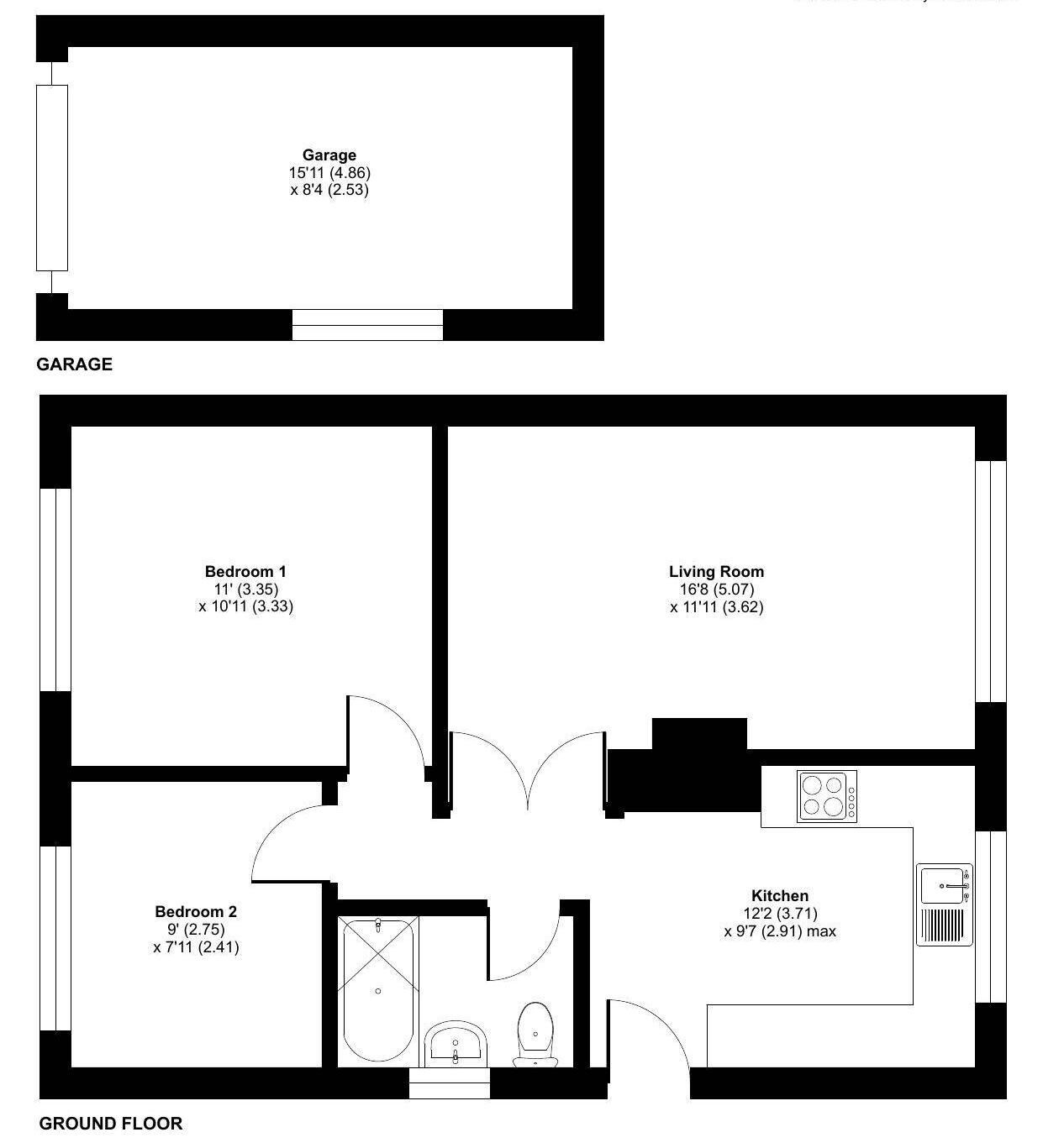 En planritning som visar ett hus med garage, två sovrum, ett vardagsrum och ett kök.