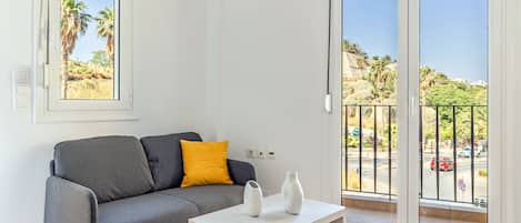 Apartment, Smoking | 3 bedrooms