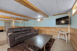 Smart-TV, Kamin, Arbeitsbereiche