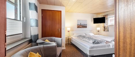 1 bedroom, bed sheets