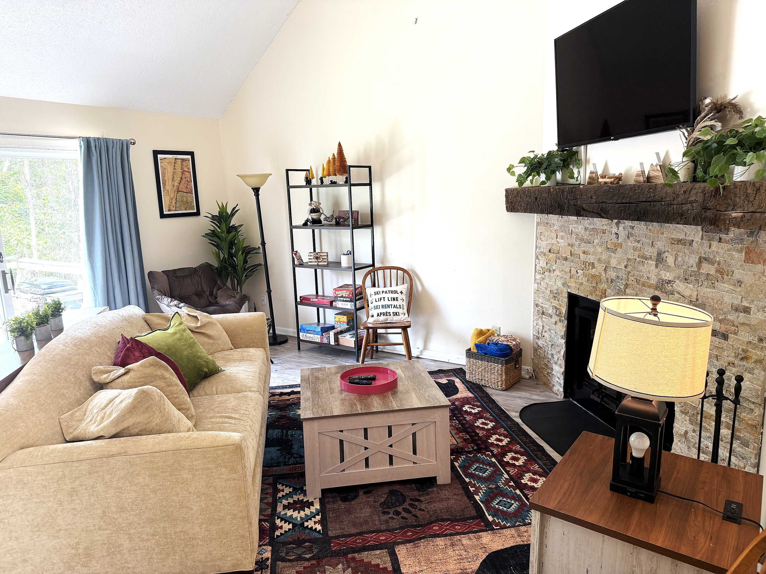 Téléviseur, foyer, lecteur de DVD