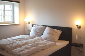 2 bedrooms, WiFi, bed sheets, wheelchair access