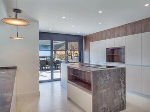 Réfrigérateur, micro-ondes, four, lave-vaisselle