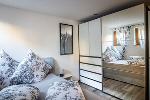 Iron/ironing board, free WiFi, bed sheets