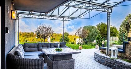 Exclusive family suite in Friedrichshafen with covered terrace and garden