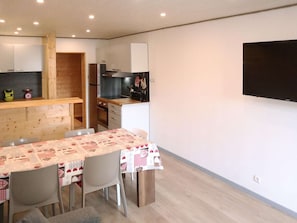 Fridge, microwave, oven