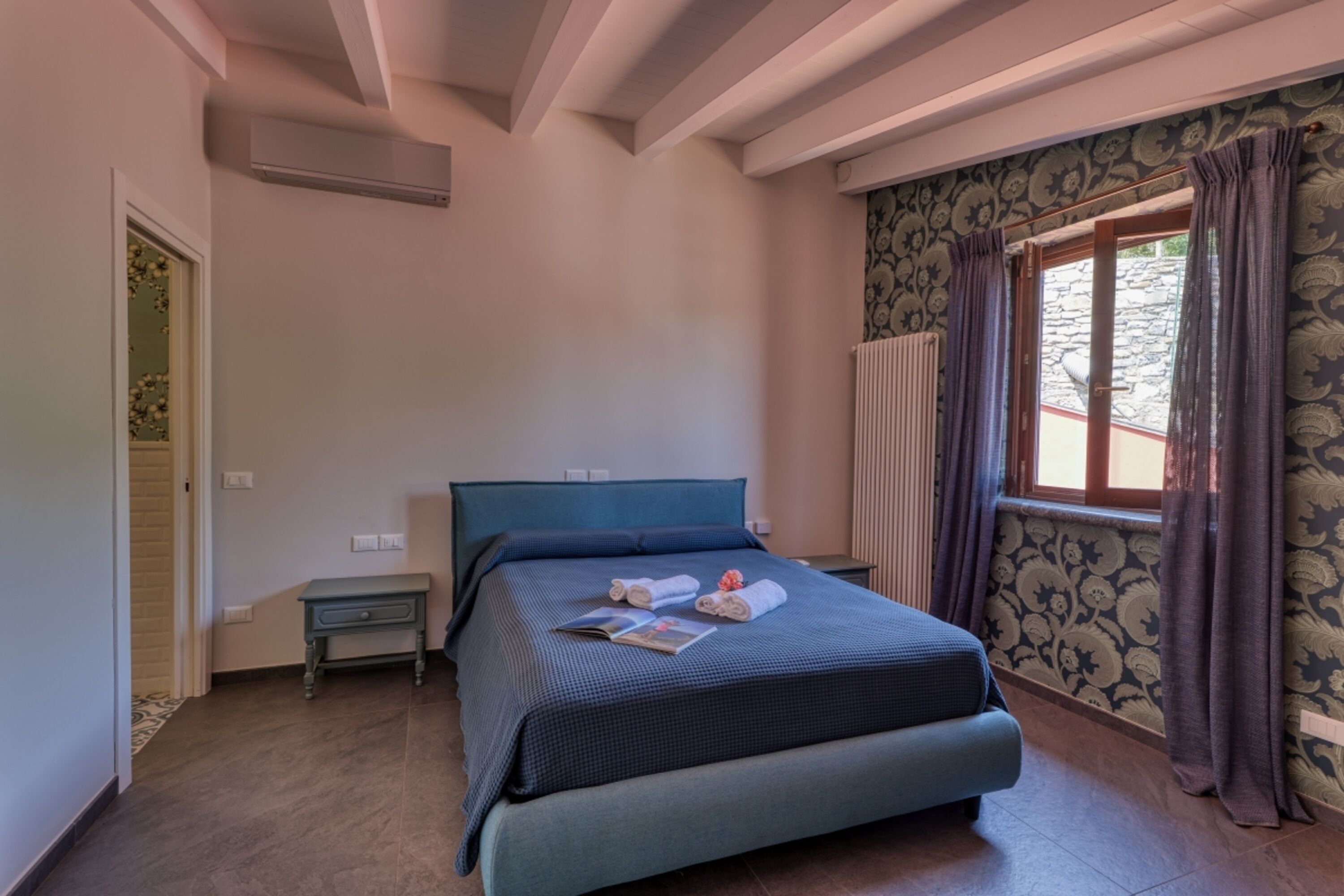 4 bedrooms, laptop workspace, free WiFi, bed sheets