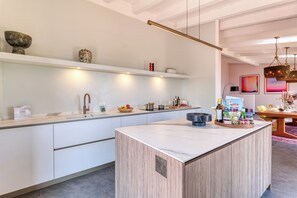 Family Villa, Multiple Bedrooms, Refrigerator & Microwave, Mountainside (Villa Belvedere Condor - L) | Dining - Villa Belvedere Condor - L - with Pool (Alassio)