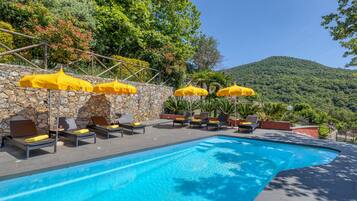 Family Villa, 4 Bedrooms, Refrigerator & Microwave (Villa Belvedere del Condor Pool And) | Private pool