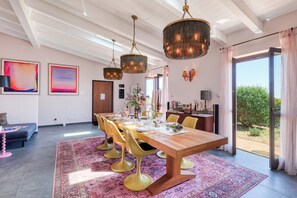 Villa familiare, 4 camere da letto, frigorifero e microonde (Villa Belvedere del Condor Pool And) | Sala da pranzo