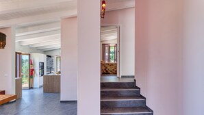 Family Villa, 4 Bedrooms, Refrigerator & Microwave, Mountainside (Villa Belvedere Condor - L) | Interior - Villa Belvedere Condor - L - with Pool (Alassio)