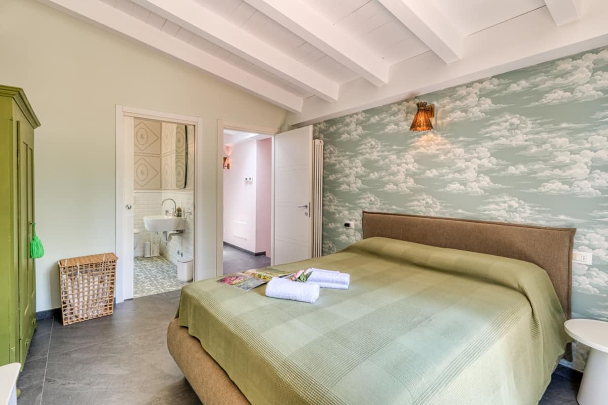 4 bilik tidur, ruang kerja komputer riba, Wi-fi percuma, cadar katil