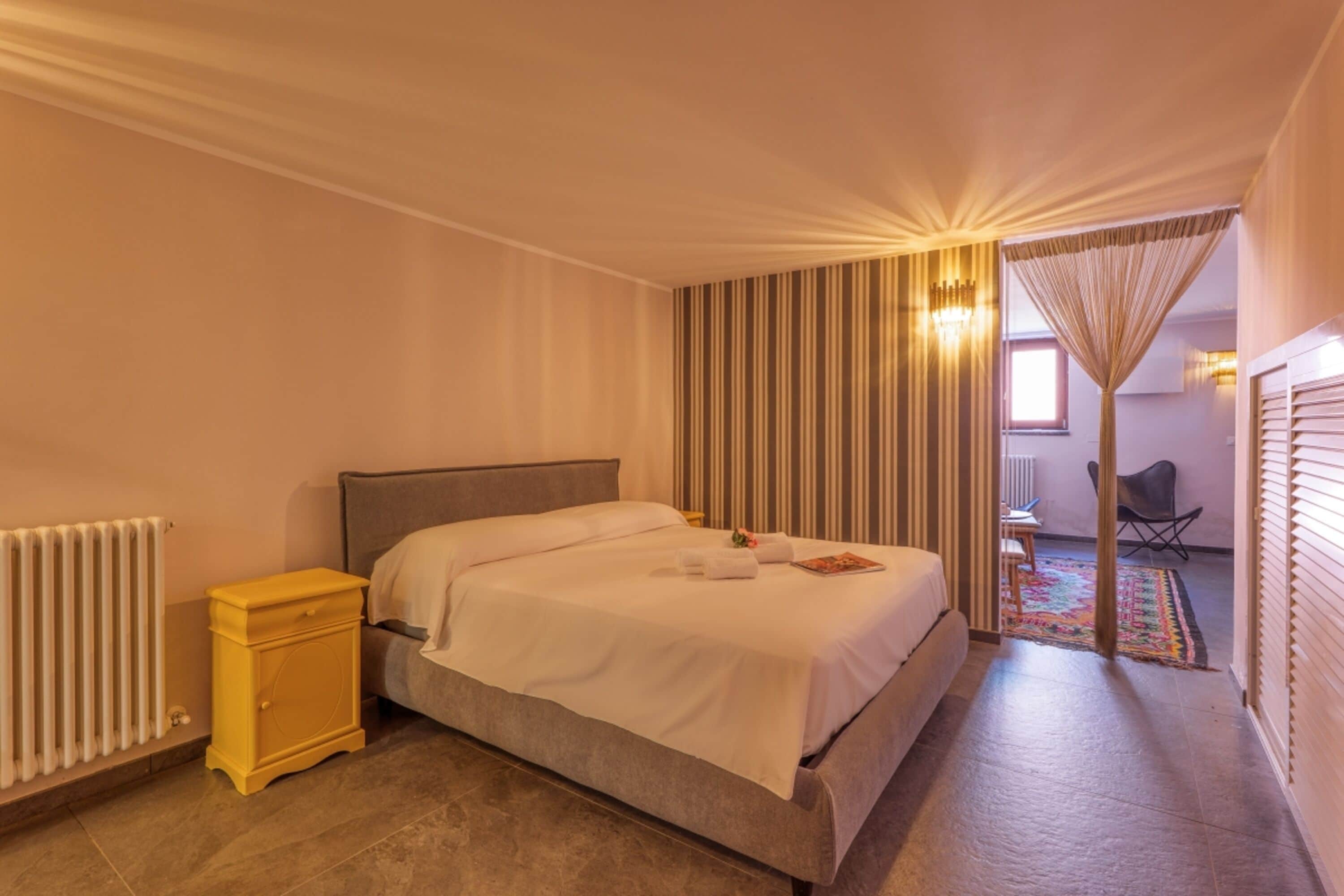 4 bilik tidur, ruang kerja komputer riba, Wi-fi percuma, cadar katil 