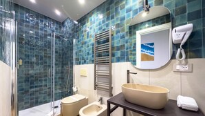 A modern bathroom with a glass shower enclosure, a bidet, a large vessel sink, and a towel rack. - Guest House Le Sei Porte   Porta di Mare (Salerno)