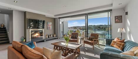 Televisor i llar de foc