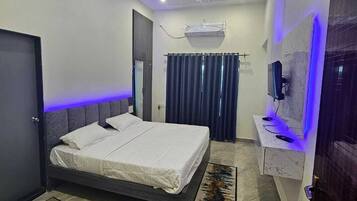 Deluxe Double Room | Free WiFi
