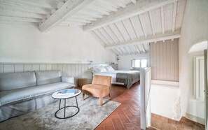 12 bedrooms, travel cot, free WiFi, wheelchair access