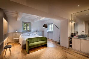 12 habitaciones, cuna de viaje y wifi gratis 