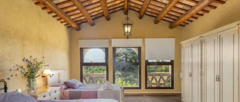 7 bedrooms, iron/ironing board, WiFi, bed sheets