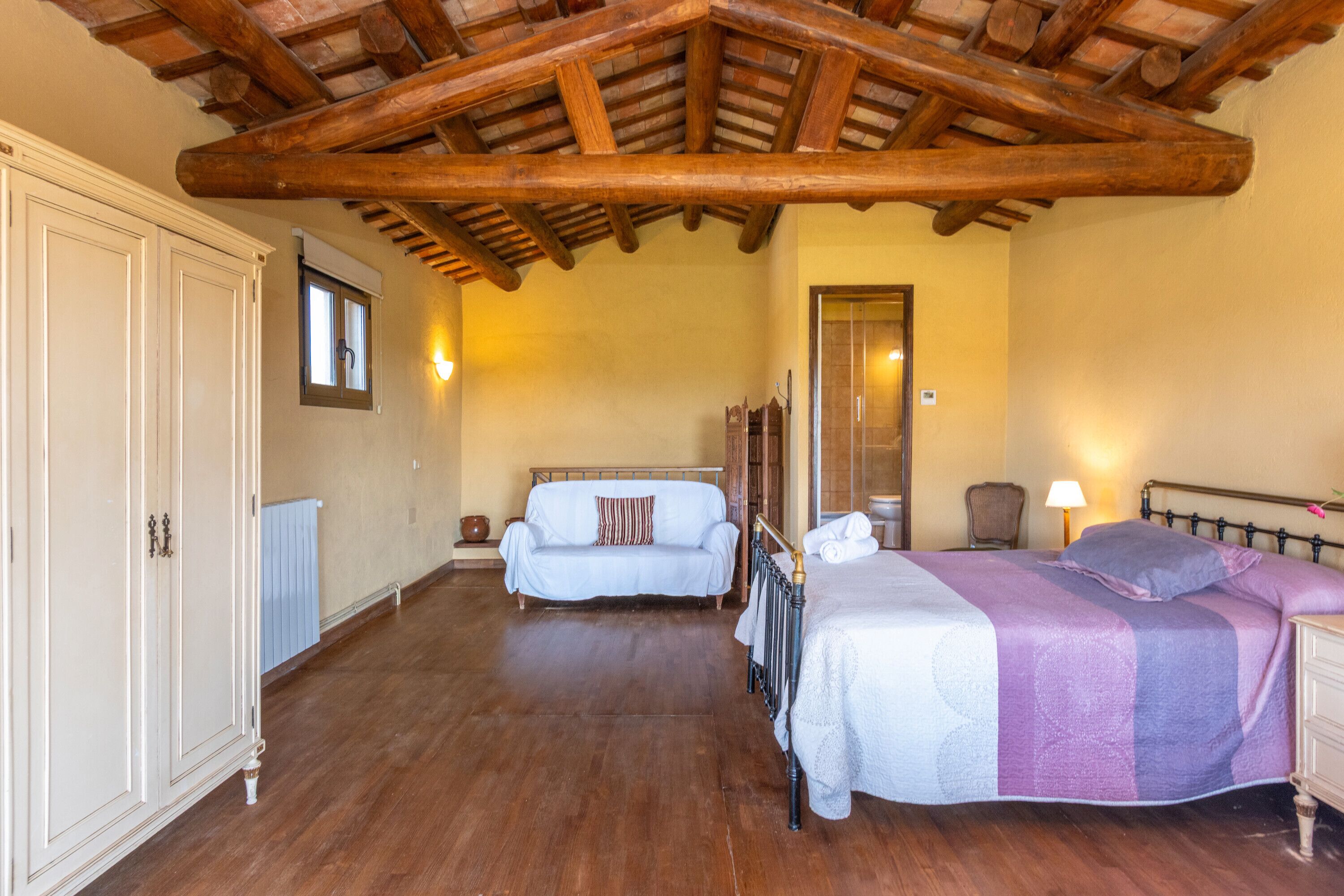 7 bedrooms, iron/ironing board, WiFi, bed sheets