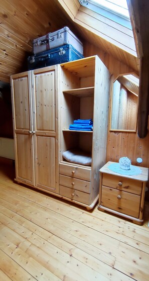 Interior - Holiday Apartment 'Uschi' with Pool, Shared Garden and Wi-Fi (Welschneudorf)