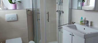 Holiday Apartment 'Uschi' with Pool, Shared Garden and Wi-Fi