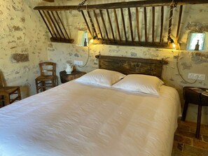 1 bedroom, bed sheets