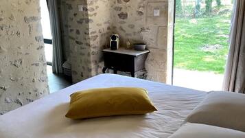 1 bedroom, bed sheets