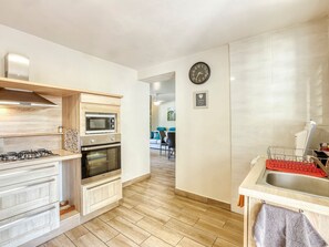 Kühlschrank, Mikrowelle, Ofen