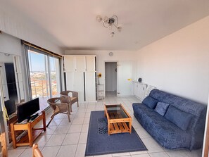 TV - Studio sea view and balcony, 10th floor (Les Sables-d'Olonne)