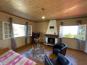 2 عدّة غرف نوم وواي فاي مجانًا وملاءات أسرّة