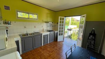 Fridge, microwave, oven