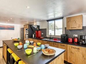 Refrigerador, microondas, horno y lavavajillas