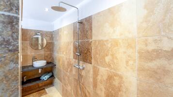 Shower, towels