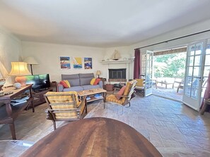 TV - Mediterranean villa near beach and center in Sainte-Maxime (Sainte-Maxime)