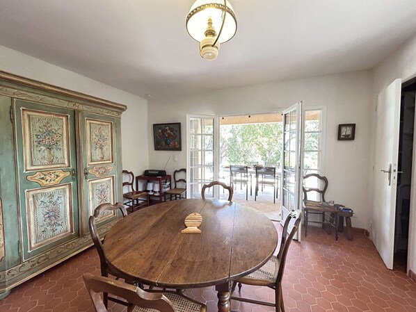 Dining - Mediterranean villa near beach and center in Sainte-Maxime (Sainte-Maxime)