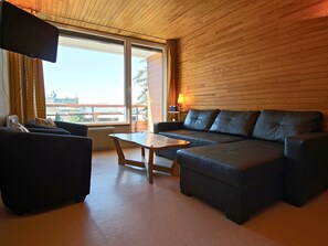 TV - Lovely apartment at the foot of the slopes, cozy and bright (Chamrousse)