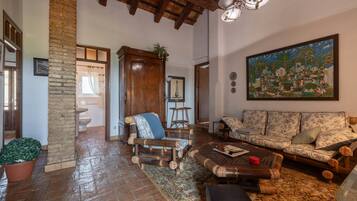 Fernseher, Tischtennisplatte