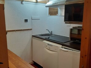 Réfrigérateur, micro-ondes, four, lave-vaisselle