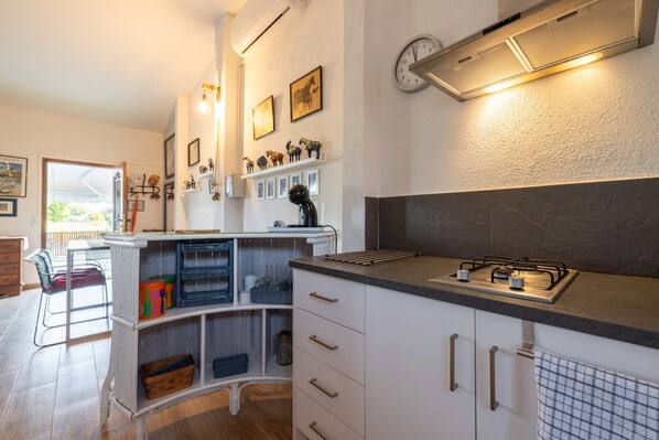 Fridge, microwave, stovetop, coffee/tea maker