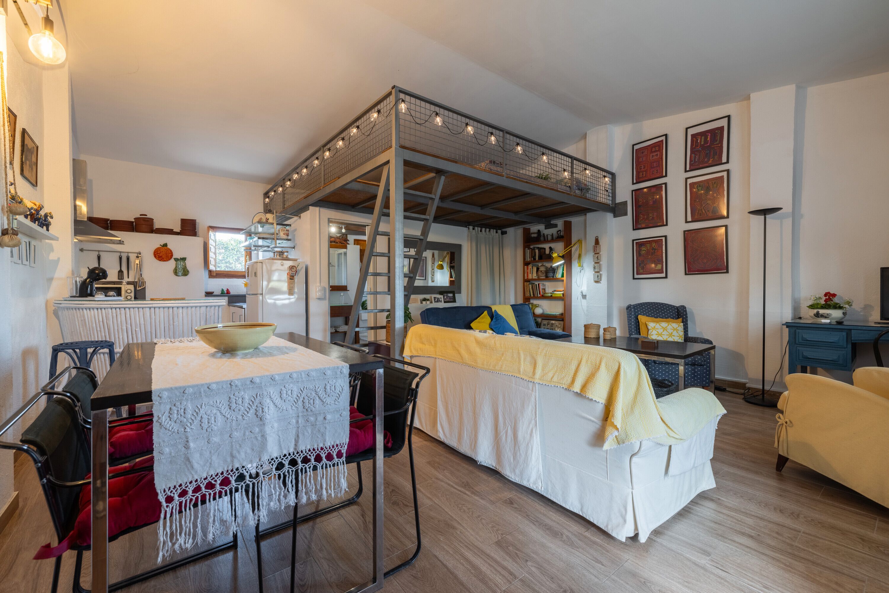 Fernseher, DVD-Player, Tischtennisplatte, Stereoanlage