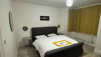 5 bedrooms, iron/ironing board, free WiFi, bed sheets