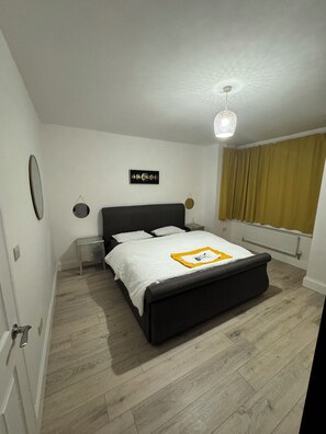 5 bedrooms, iron/ironing board, free WiFi, bed sheets