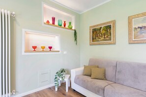 TV - Apartment 'Bellavista Cottage Salvia' with Shared Garden, Wi-Fi and Air Conditioning (barberino di mugello)