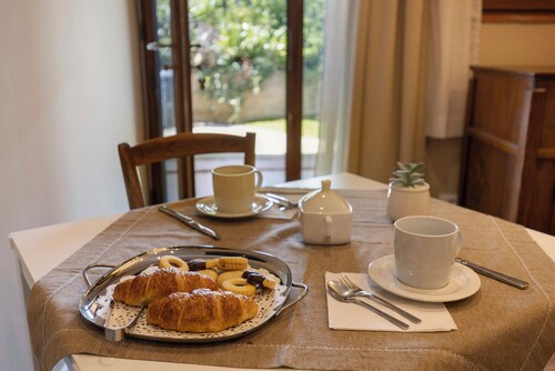 Holiday Home 'Iris' with Shared Garden, Wi-Fi and Air Conditioning