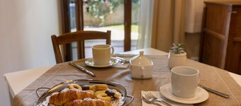 Holiday Home 'Iris' with Shared Garden, Wi-Fi and Air Conditioning