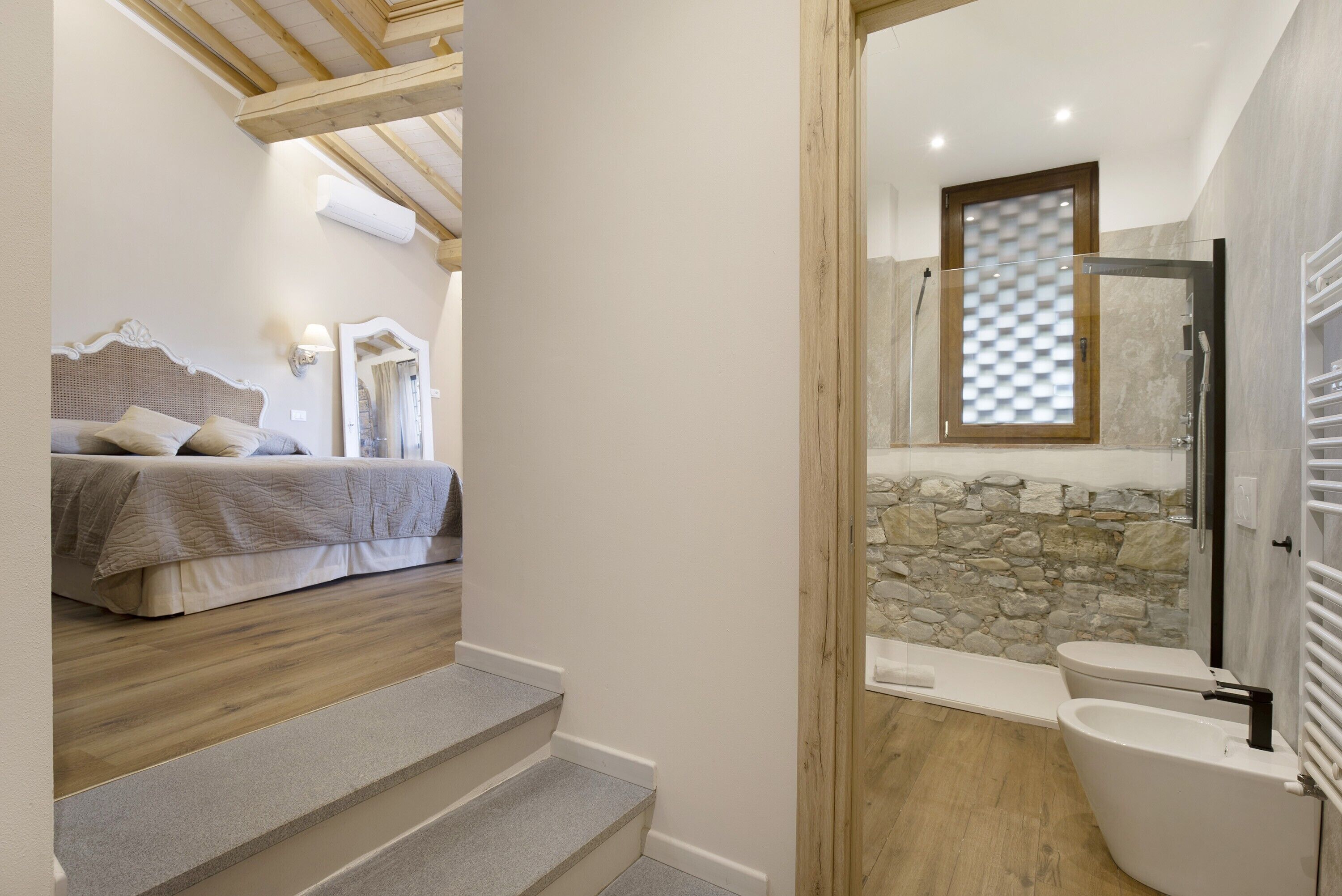 Dusch, hårtork och handdukar