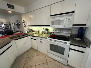 ثلاجة، ميكروويف، فرن، غسالة أطباق