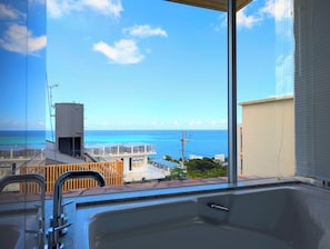 Villa Basic, balcone, vista oceano | Bagno