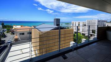 Eenvoudige villa, balkon, uitzicht op oceaan | Uitzicht vanaf balkon